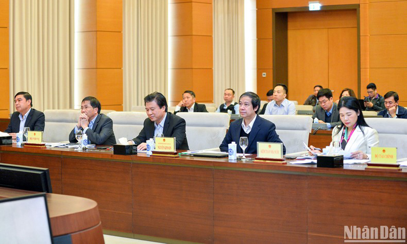 Các đại biểu tham dự phiên họp.