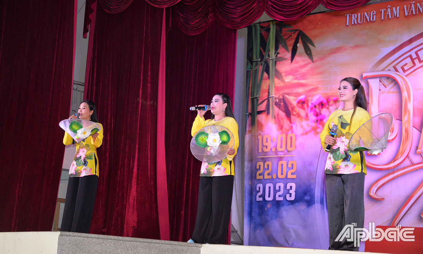 Tân cổ Hành trình trên đất phù saĐoàn nghệ thuật cải lương tỉnh Bến Tre