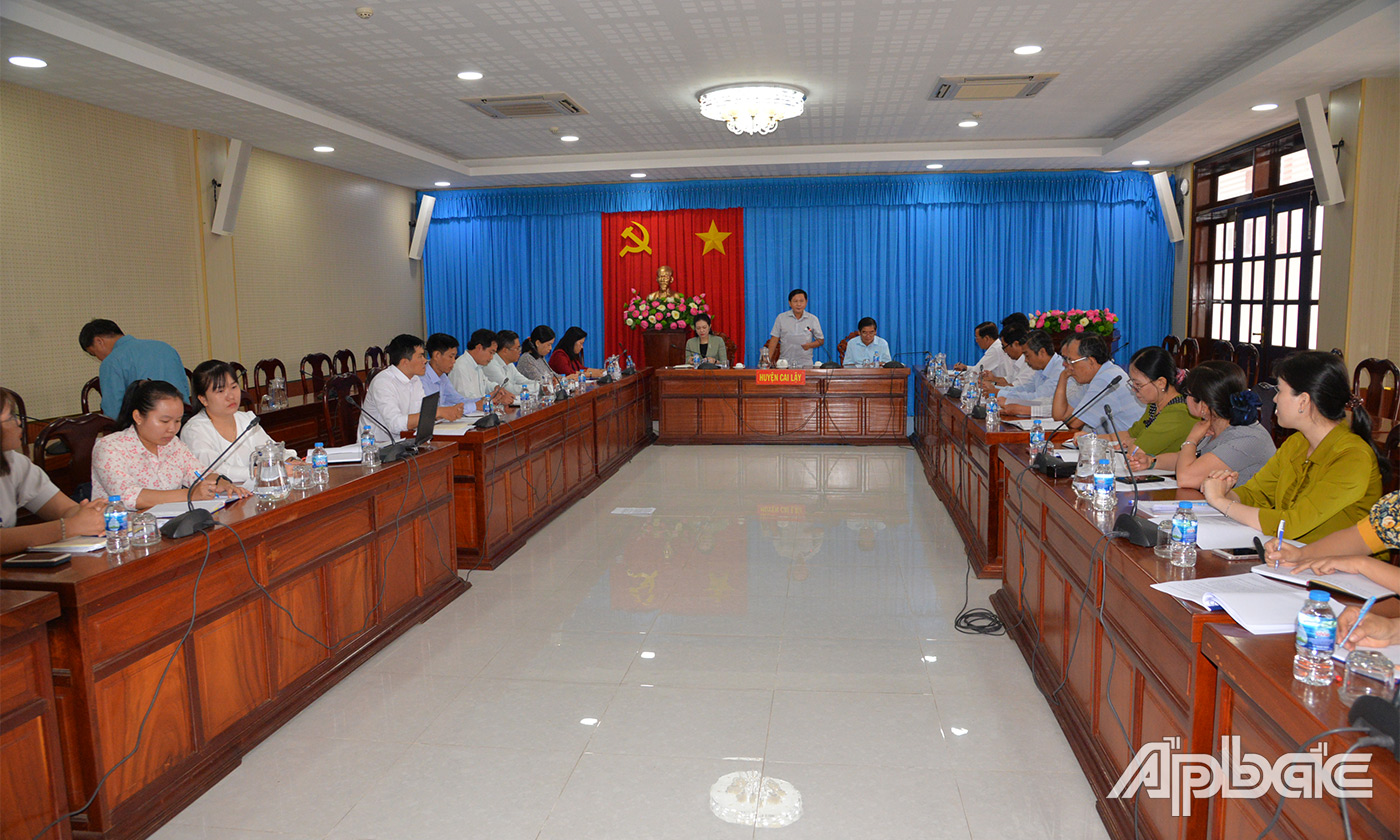 Quang cảnh buổi làm việc