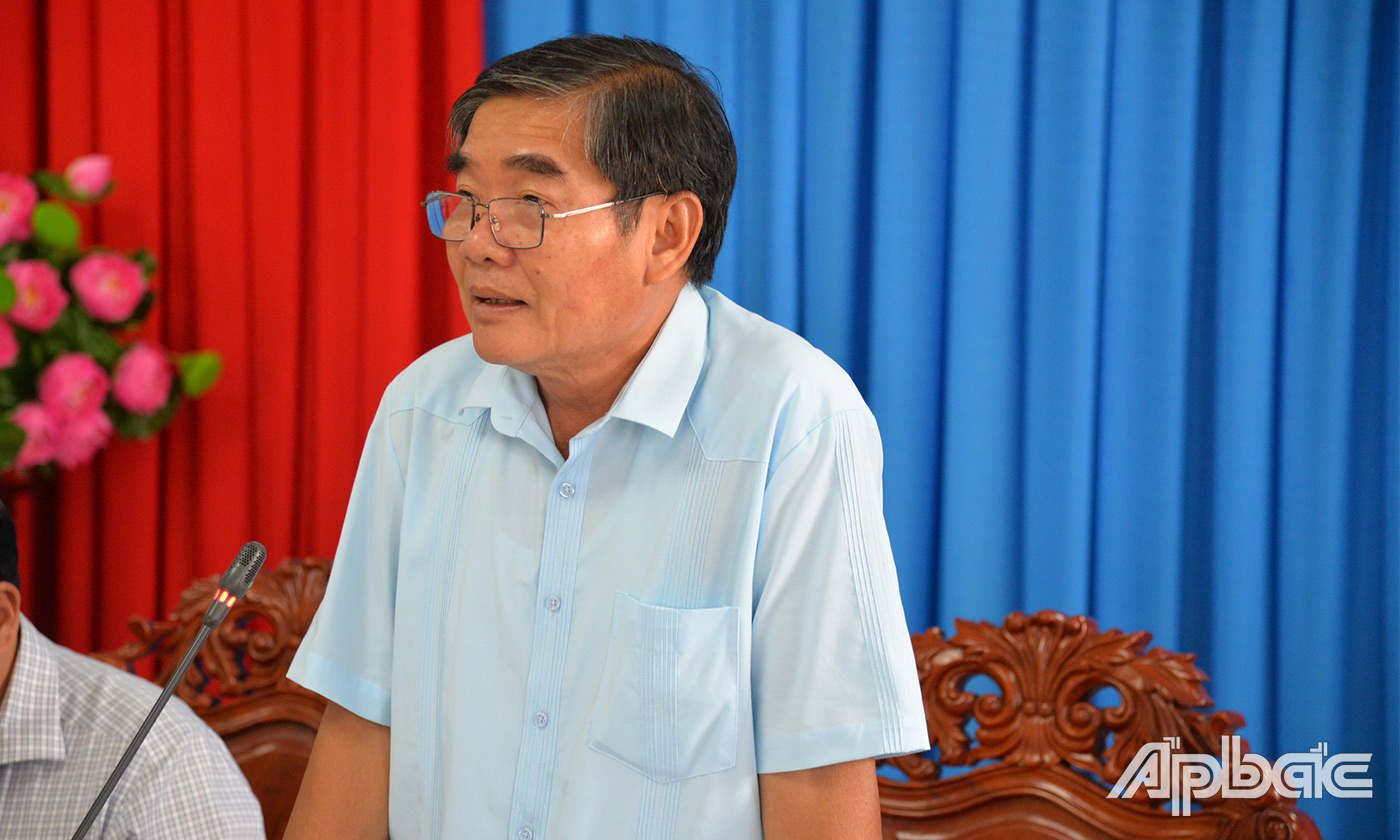 Thầy Nguyễn Hồng Oanh phát biểu tại buổi làm việc