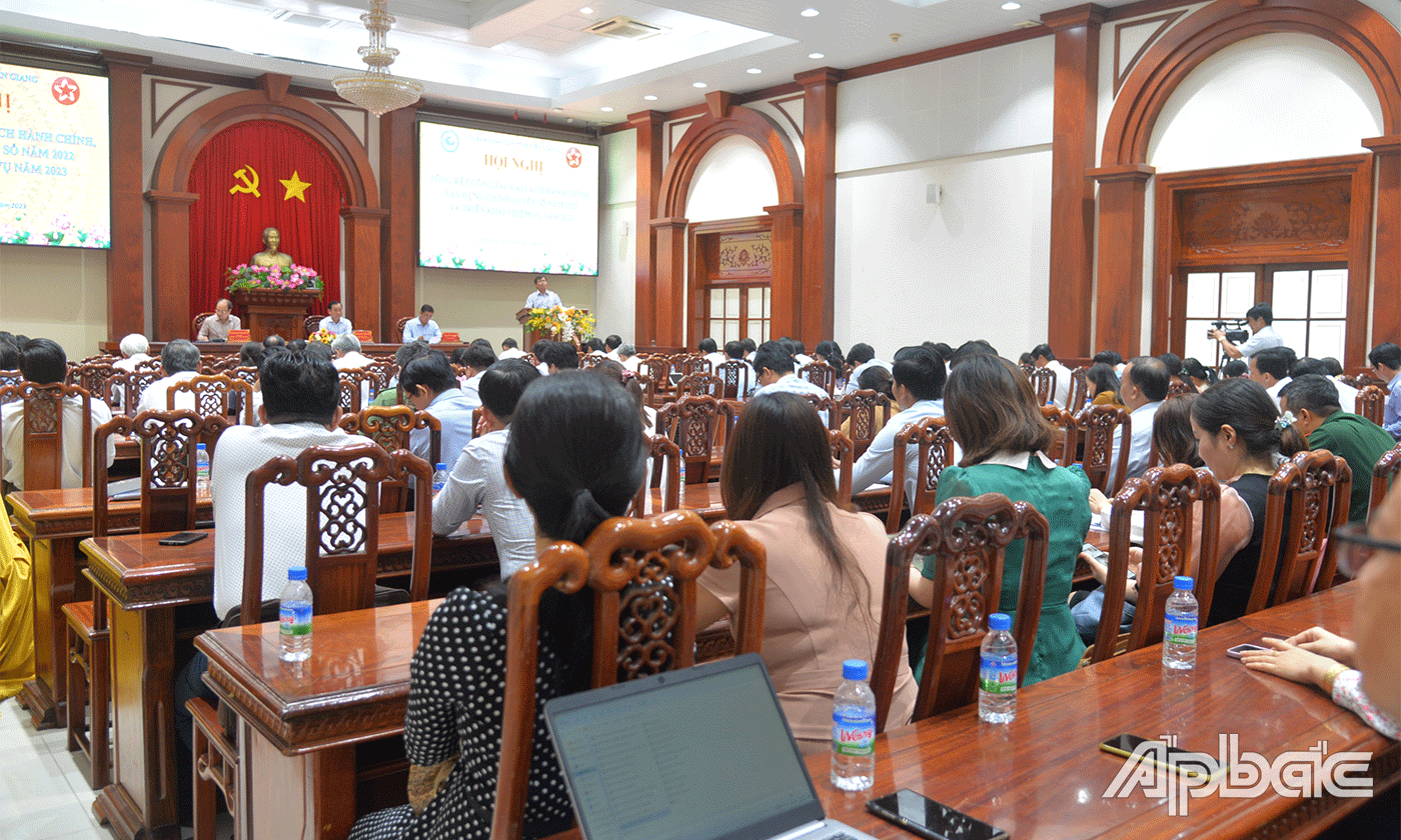 Đại biểu đóng góp ý kiến tại hội nghị.