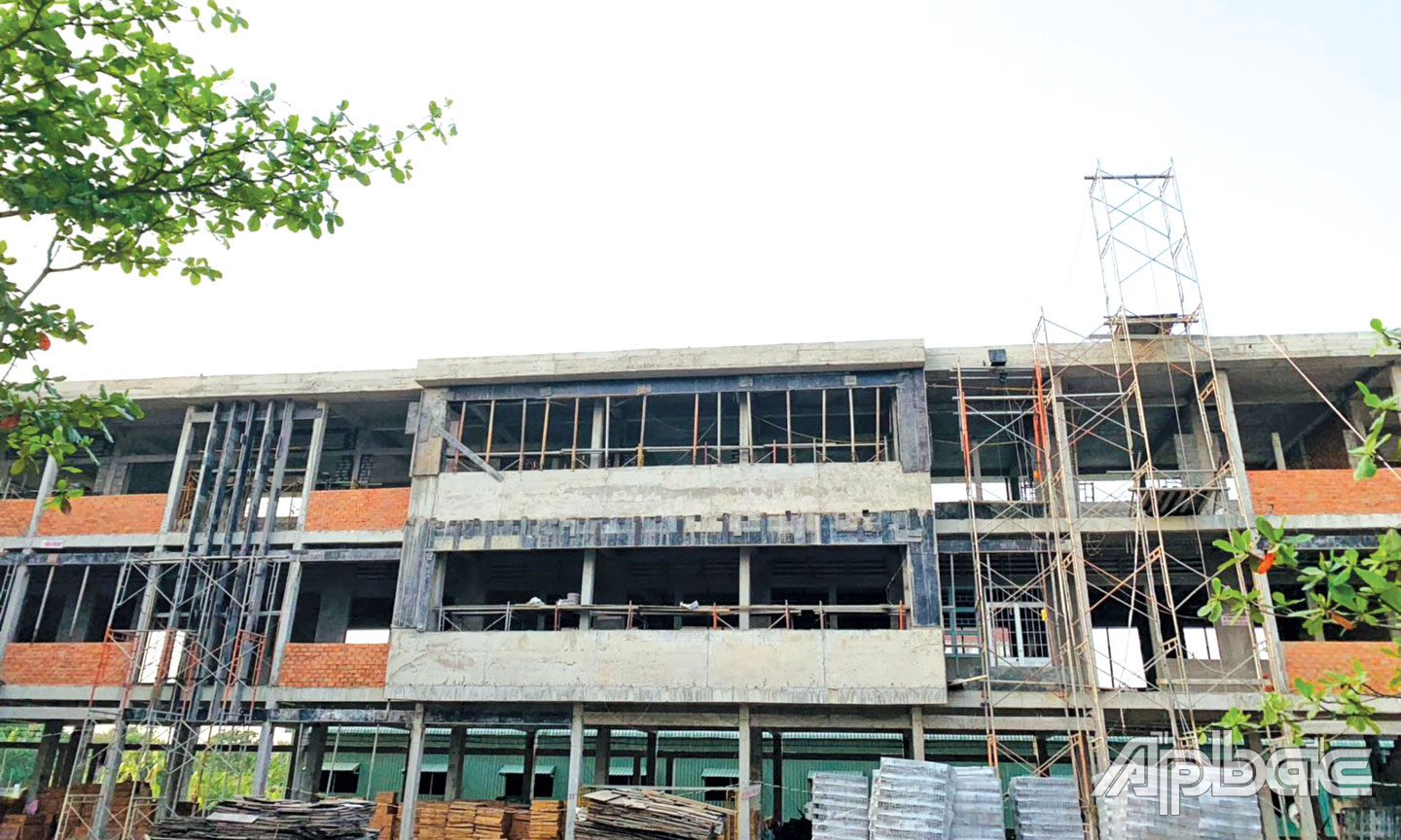 Trường Tiểu học Mỹ Phước Tây được đầu tư xây dựng khang trang.                                                                                   Ảnh: HUY THÁI