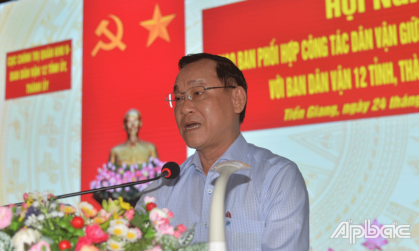 Chủ tịch UBND tỉnh Nguyễn Văn Vĩnh phát biểu chào mừng hội nghị.