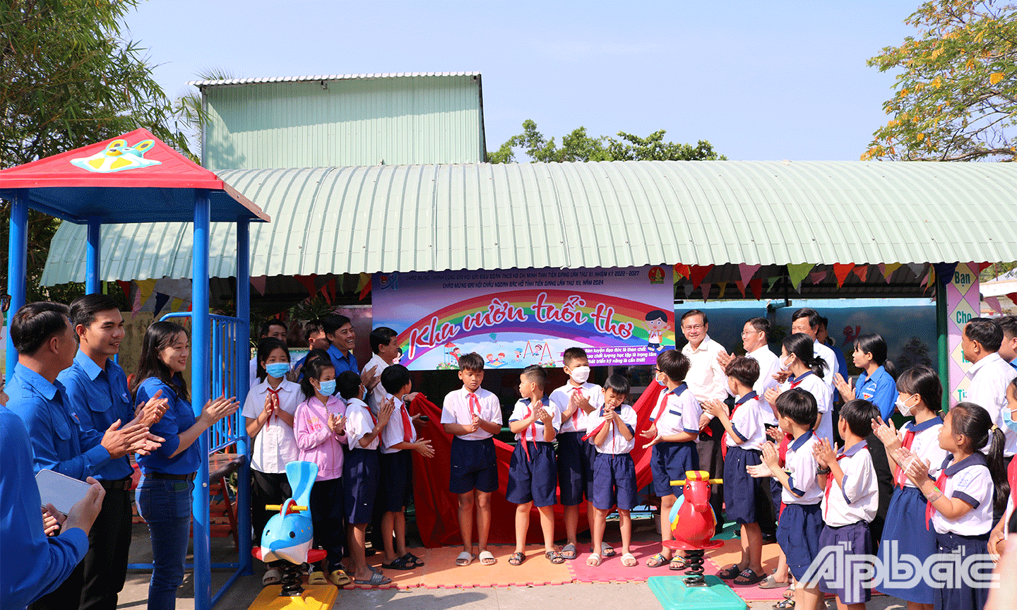 Khánh thành khu vui chơi cho thiếu nhi và khu vườn tuổi thơ.