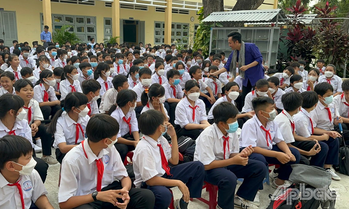 Thầy và trò của trường đều rất thích thú với hoạt động ngoại khóa này.