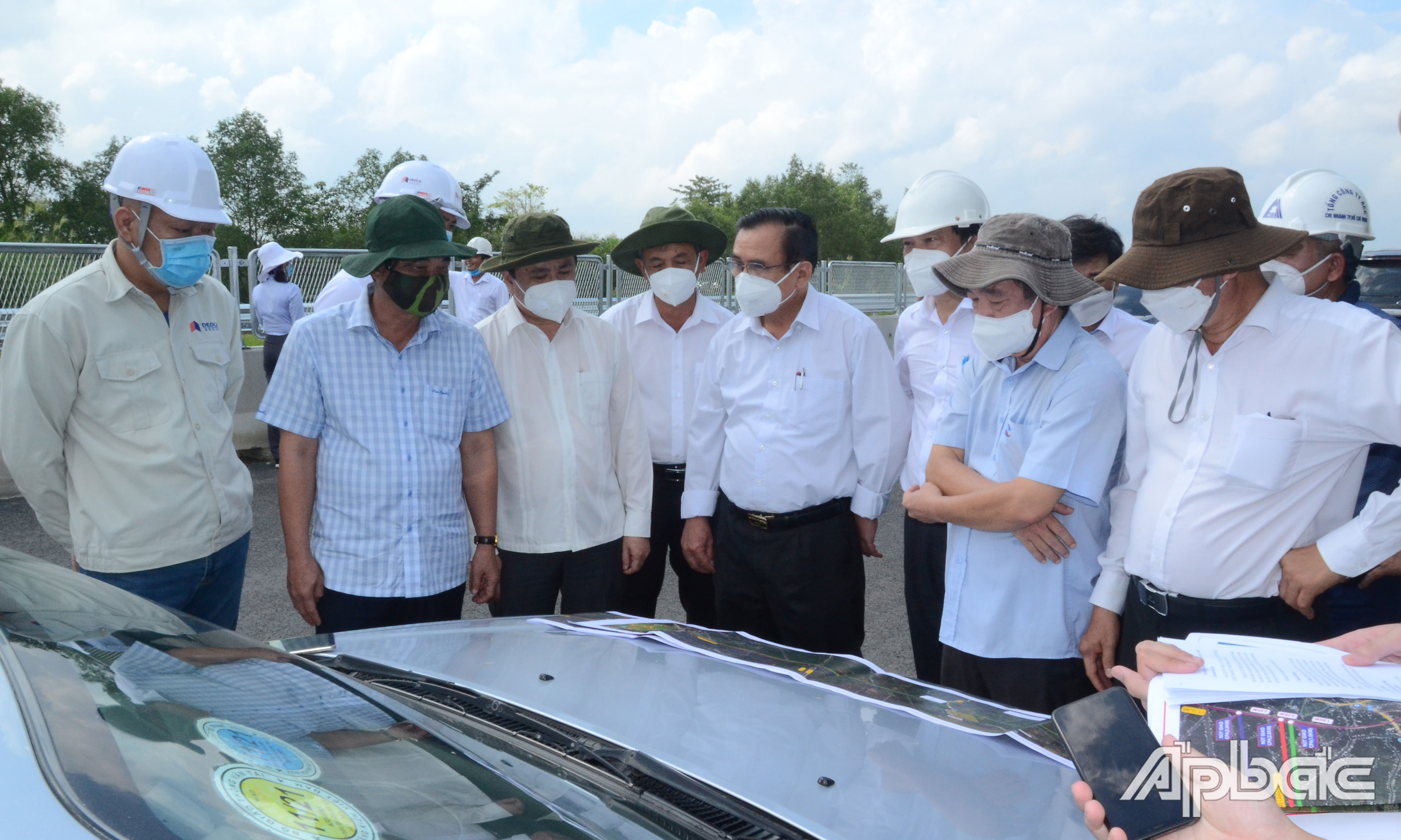 Trước đó, lãnh đạo tỉnh Tiền Giang đã khảo sát hướng tuyến cao tốc Cao Lãnh - An Hữu.