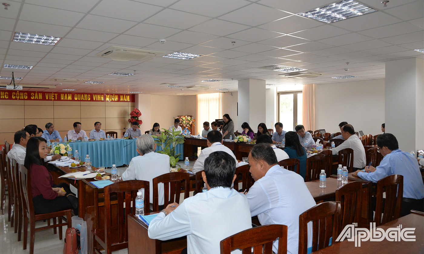 Quang cảnh buổi làm việc