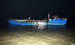 Tạm giữ phương tiện khai thác cát trái phép trên sông Tiền