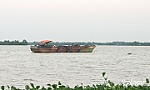 Bắt giữ 2 đối tượng vận chuyển cát trái phép