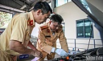 Cảnh sát giao thông hỗ trợ đăng kiểm: Giải pháp tình thế nhưng ý nghĩa