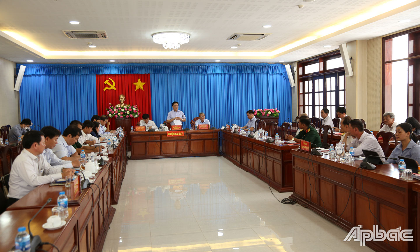 Đồng chí Trần Văn Dũng chỉ đạo tại buổi làm việc.