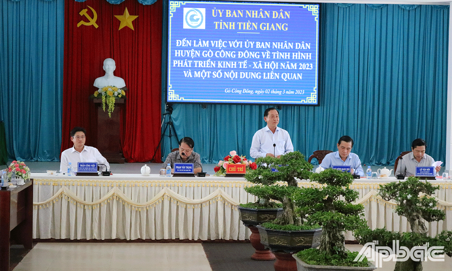 Phó Bí thư Tỉnh ủy, Chủ tịch UBND tỉnh Tiền Giang Nguyễn Văn Vĩnh phát biểu tại buổi làm việc với huyện Gò Công Đông