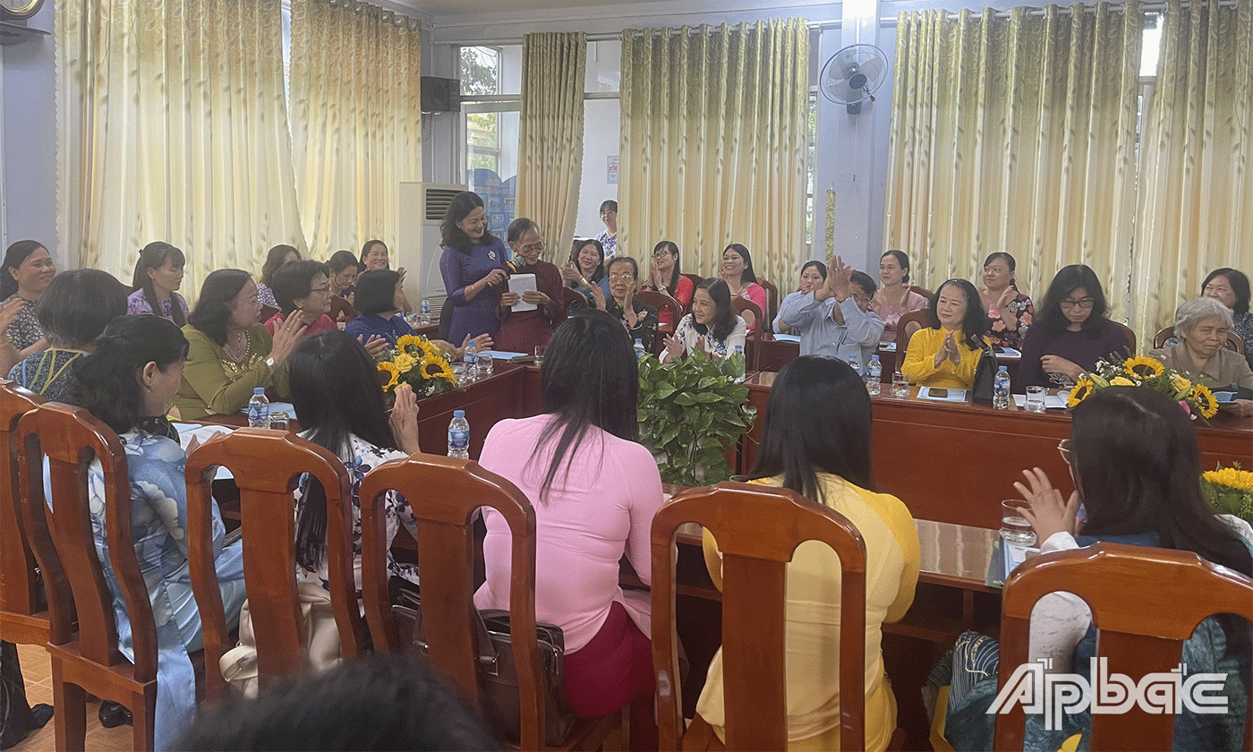 Đại biểu phát biểu ý kiến tại buổi Tọa đàm.
