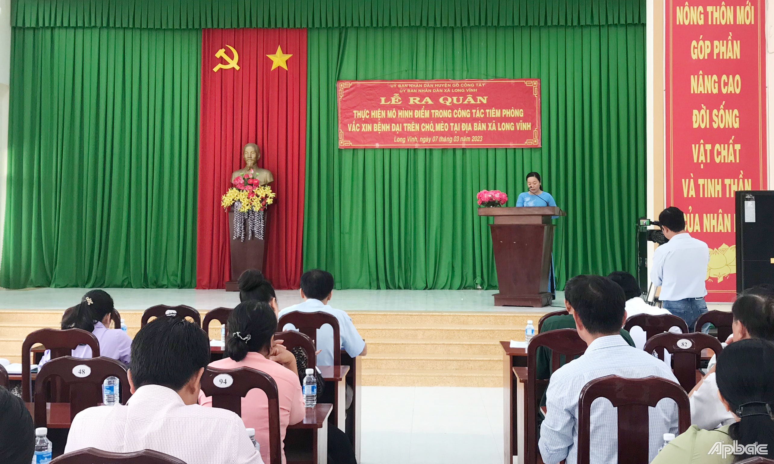 Lễ ra quân thực hiện mô hình điểm trong công tác tiêm phòng vắc xin bệnh dại trên chó, mèo tại địa bàn xã Long Vĩnh.