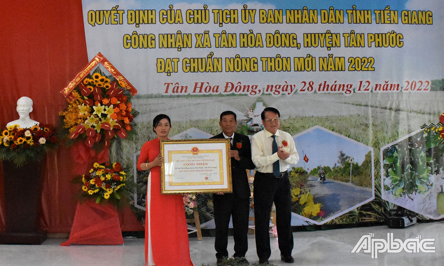Xã Tân Hòa Đông là 1 trong 3 xã cuối cùng của huyện Tân Phước đạt chuẩn NTM, nâng tổng số xã đạt chuẩn NTM  của huyện lên 11/11 xã (đạt 100%).