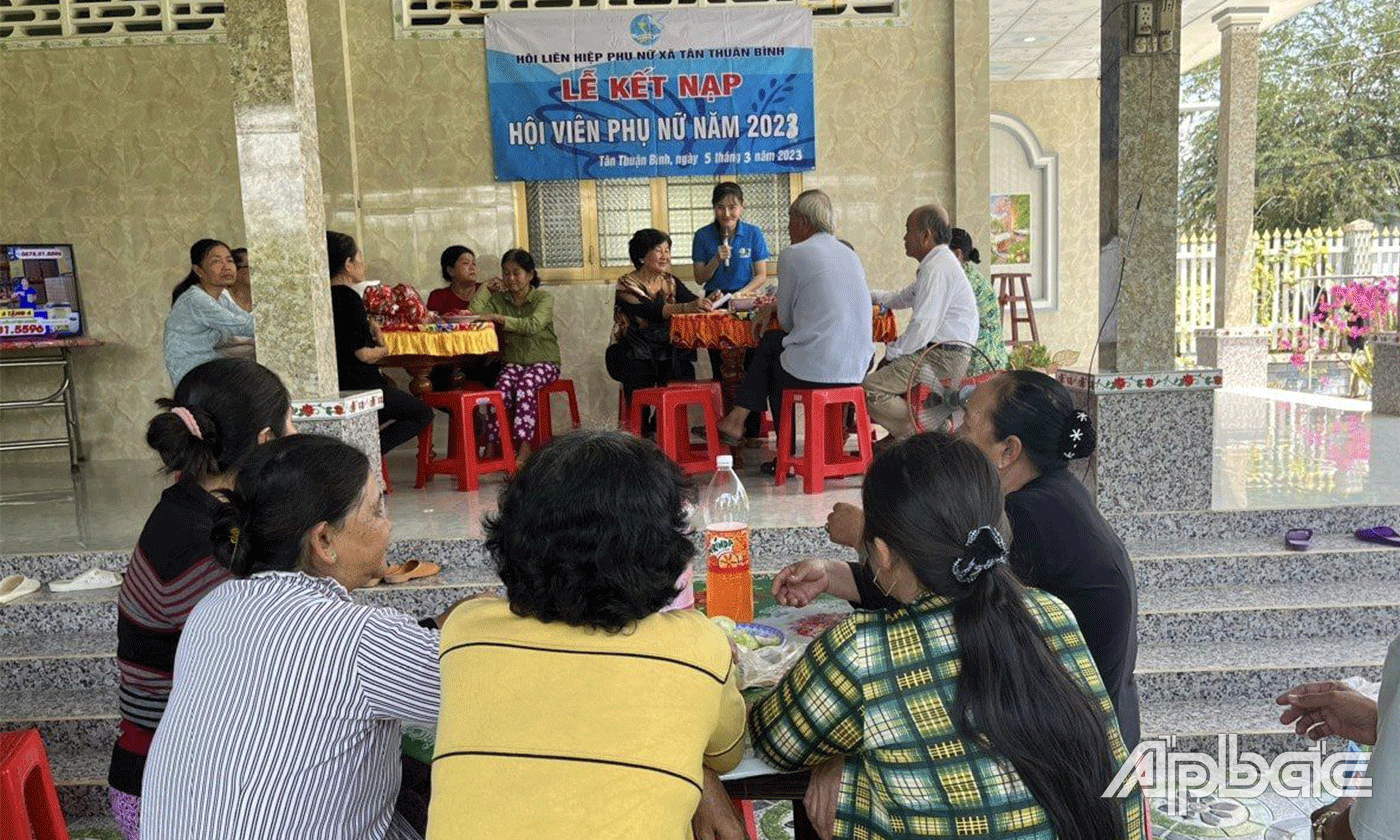 Kết nap hội viên mới.