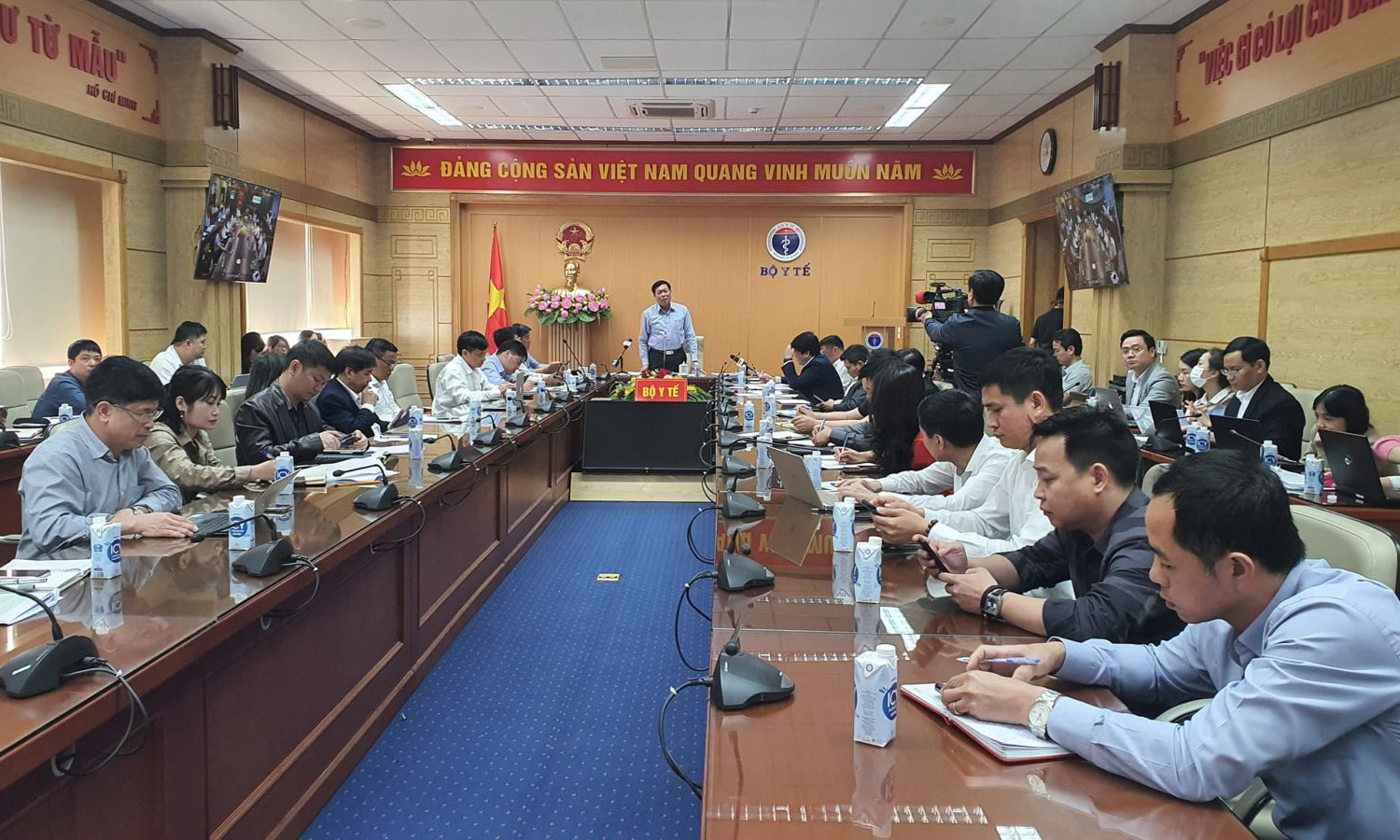 Hội nghị Hướng dẫn triển khai Nghị định số 07/2023/ND-CP ngày 03/3/2023 và Nghị quyết số 30/NQ-CP tới các Sở Y tế, cơ sở y tế và doanh nghiệp sản xuất, kinh doanh trang thiết bi y tế. Ảnh: BYT