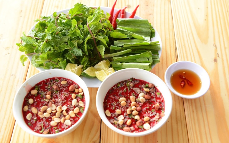 Để phòng lây nhiễm liên cầu lợn sang người: không ăn sản phẩm từ lợn chưa được nấu chín hoặc từ lợn ốm, chết, đặc biệt không ăn tiết canh lợn.
