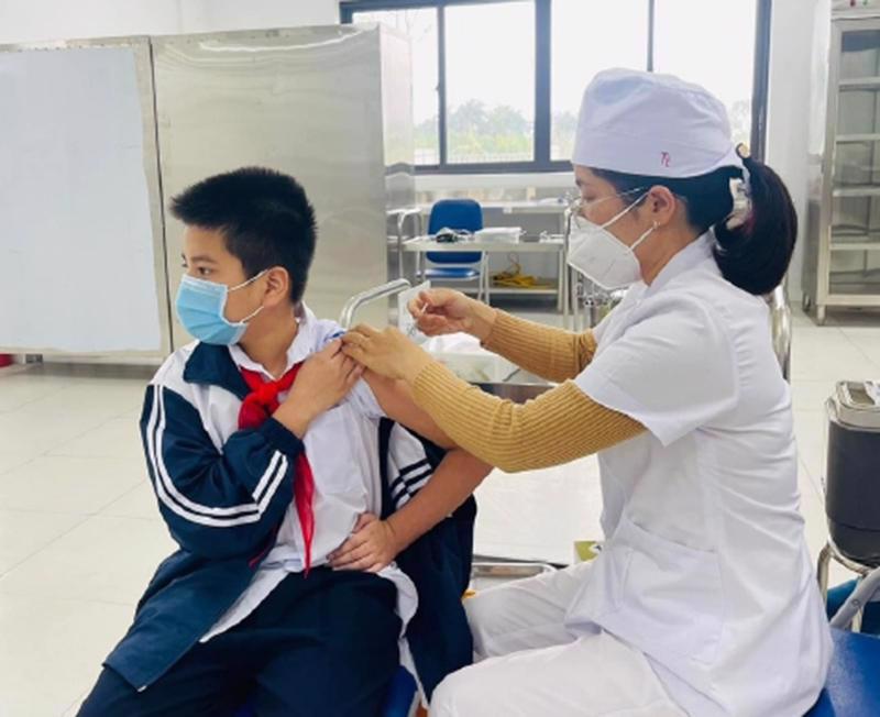Bộ Y tế yêu cầu 100% các cơ sở tiêm chủng mới phải nhập dữ liệu đầy đủ, chính xác, hoàn thành ngay trong ngày trên hệ thống tiêm chủng vaccine COVID-19.