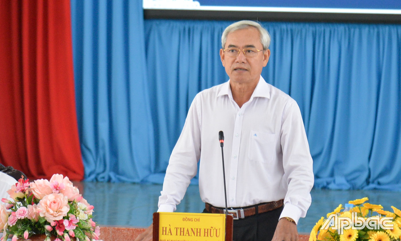 Đồng chí Hà Thanh Hữu đề nghị tăng cường vai trò thành viên Ban Chỉ đạo thị xã phụ trách xã, phường và Ban Chỉ đạo xã, phường phụ trách ấp, khu phố trong công tác kiểm tra, hướng dẫn công tác phòng, chống dịch bệnh tại địa phương, cơ sở phụ trách.