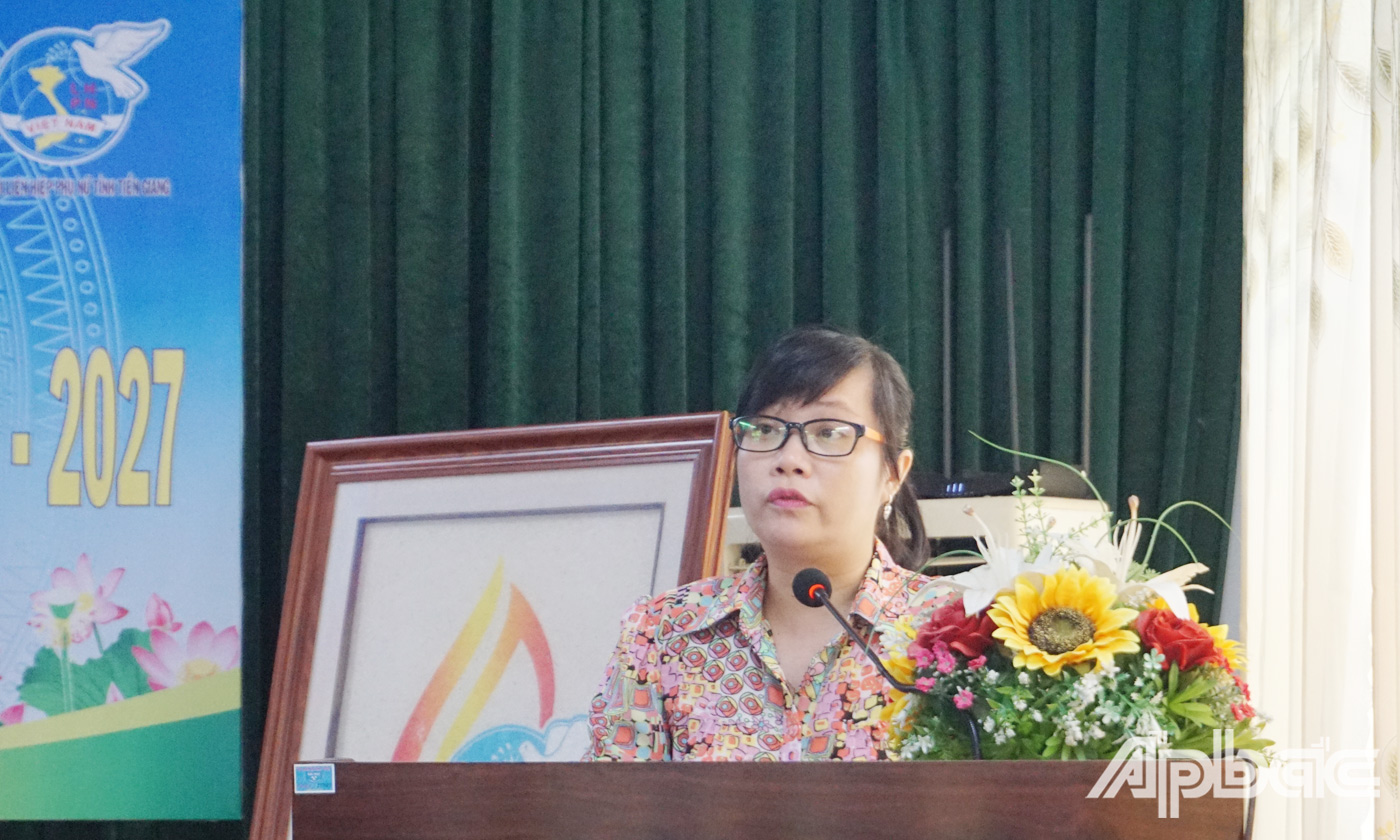 các đại biểu phát biểu tham luận tại hội nghị