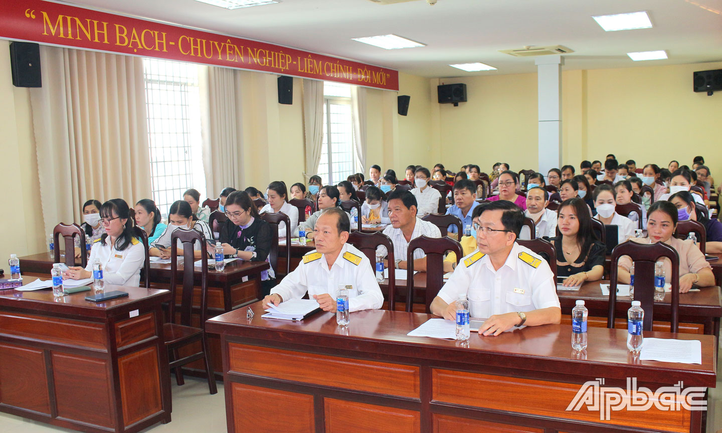 Các đại biểu tham gia tại hội nghị.