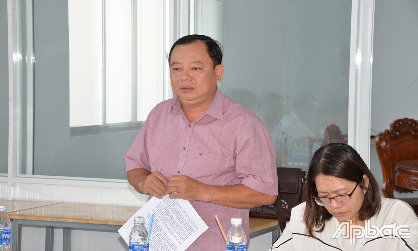 Thành viên Đoàn giám sát phát biểu ý kiến tại buổi làm việc với Công ty Cổ phần Vận tải ô tô Tiền Giang
