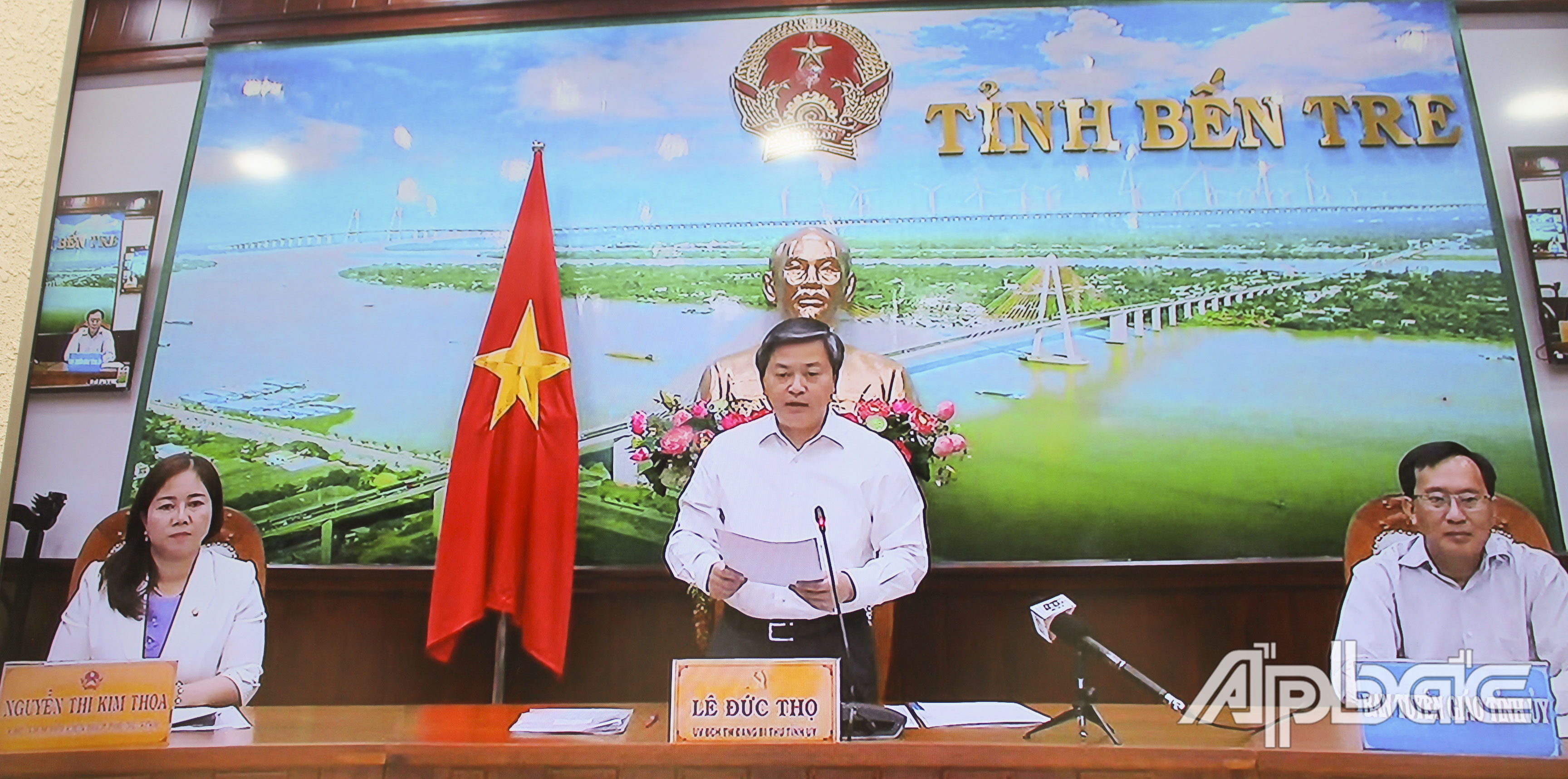 Bí thư Tỉnh ủy Bến Tre Lê Đức Thọ phát biểu trực tuyến tại điểm cầu tỉnh Bến Tre 