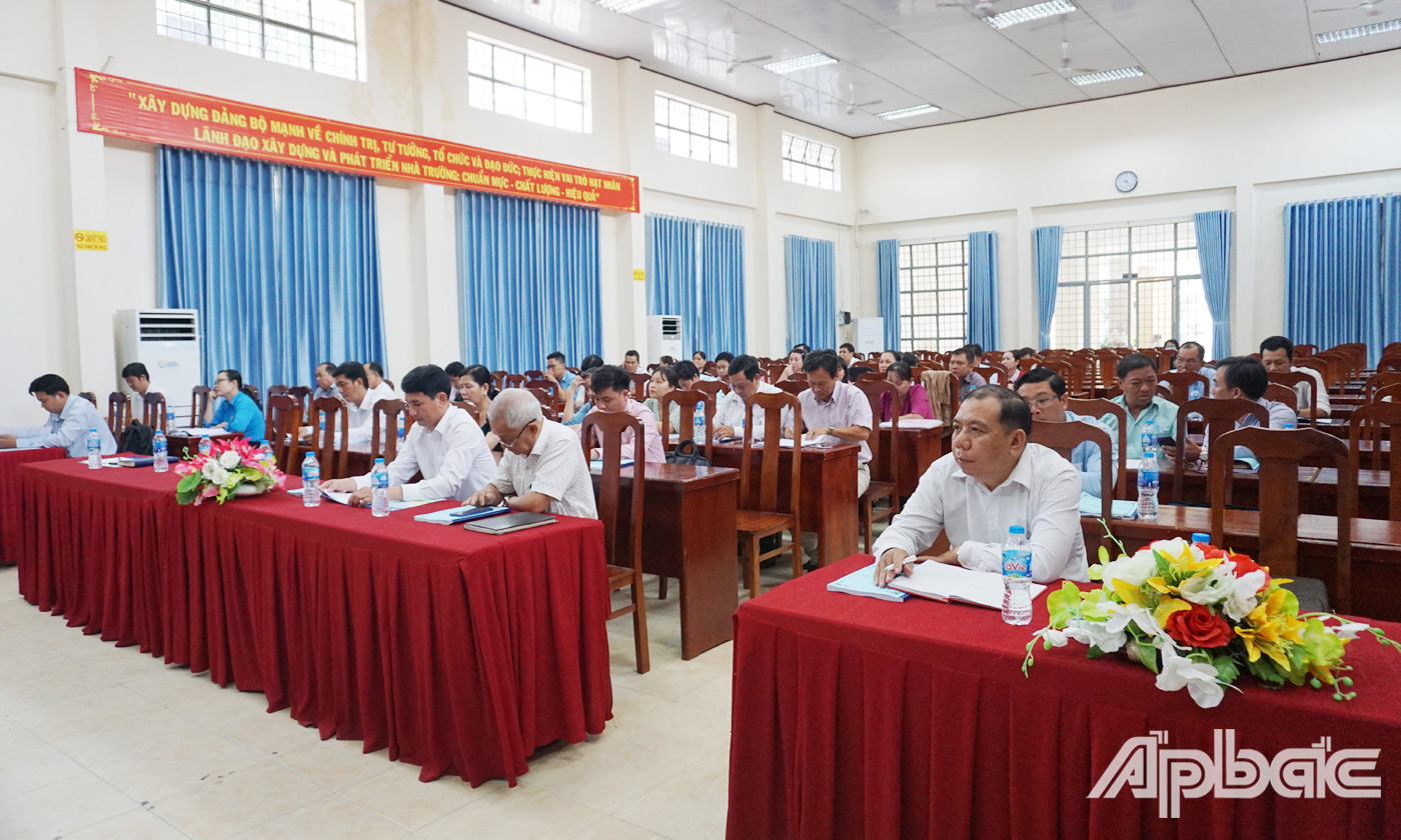 Đại biểu tham dự hội nghị