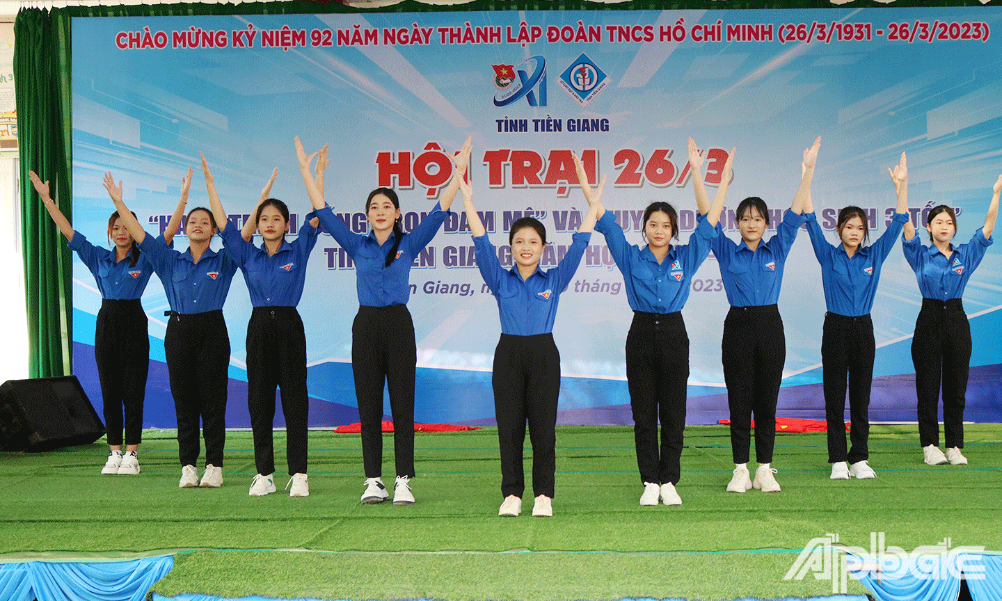 Văn nghệ chào mừng khai mạc Hội trại 26-3