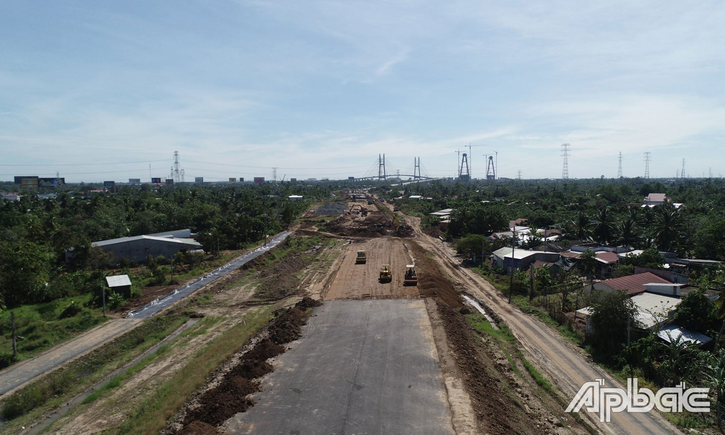Cơ sở hạ tầng huyện Cái Bè được đầu tư xây dựng khang trang. 