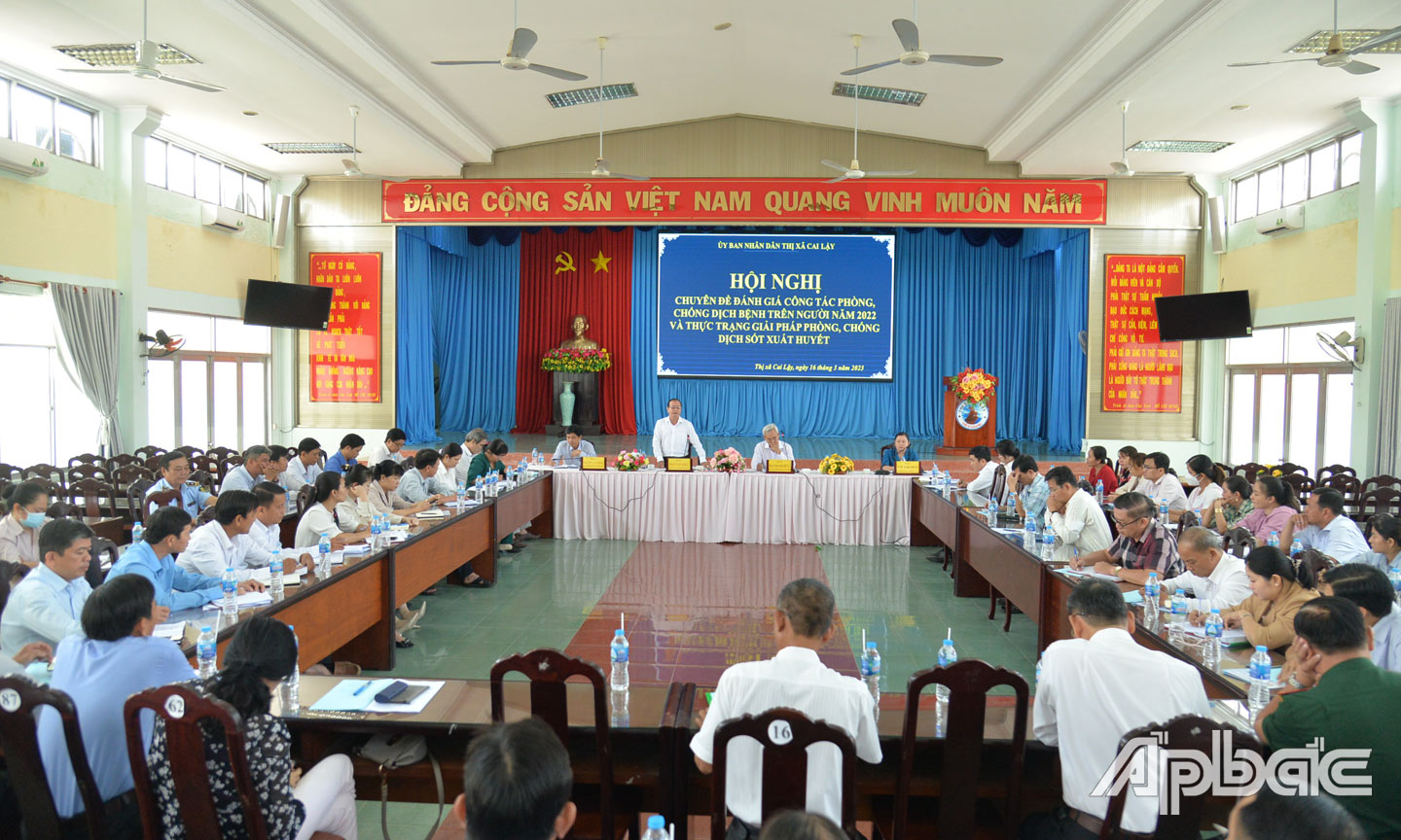  TX. Cai Lậy tổ chức họp bàn các giải pháp phòng, chống SXH trong thời gian tới.