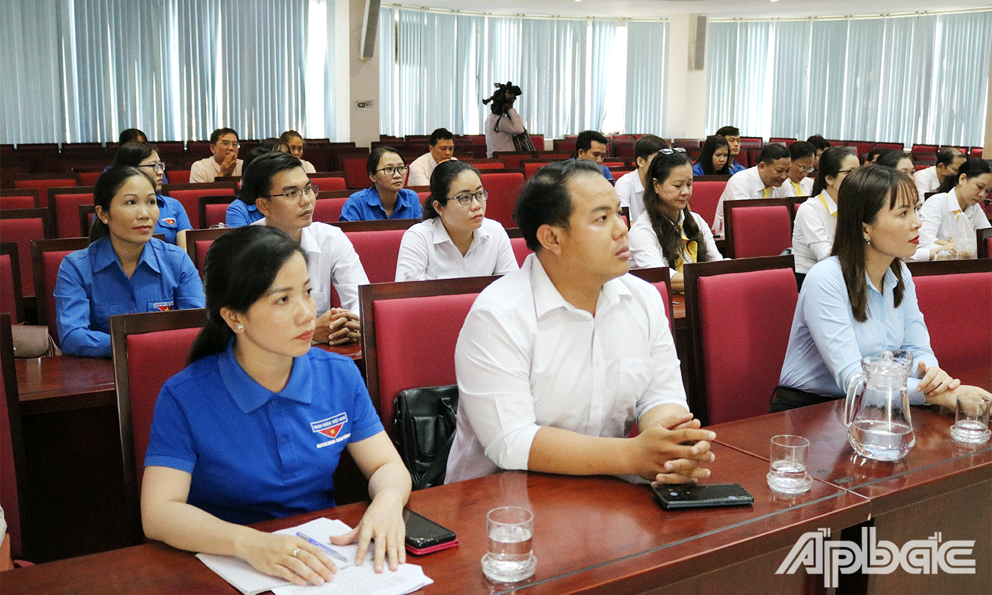 Đại biểu tham dự lễ ký kết tại điểm cầu tỉnh Tiền Giang
