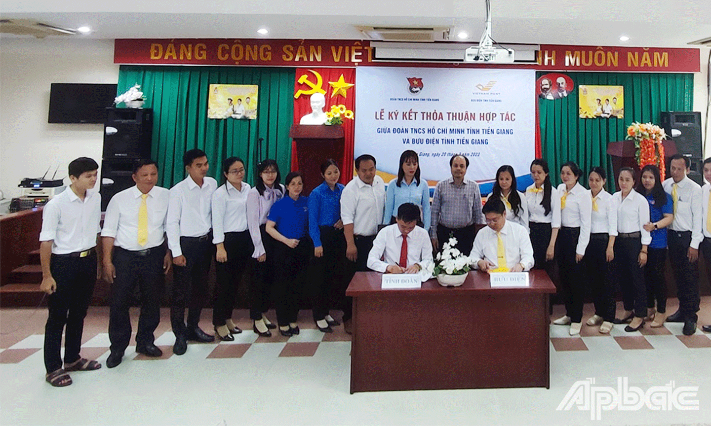 Ký kết thỏa thuận hợp tác giữa Tỉnh Đoàn với Bưu điện tỉnh