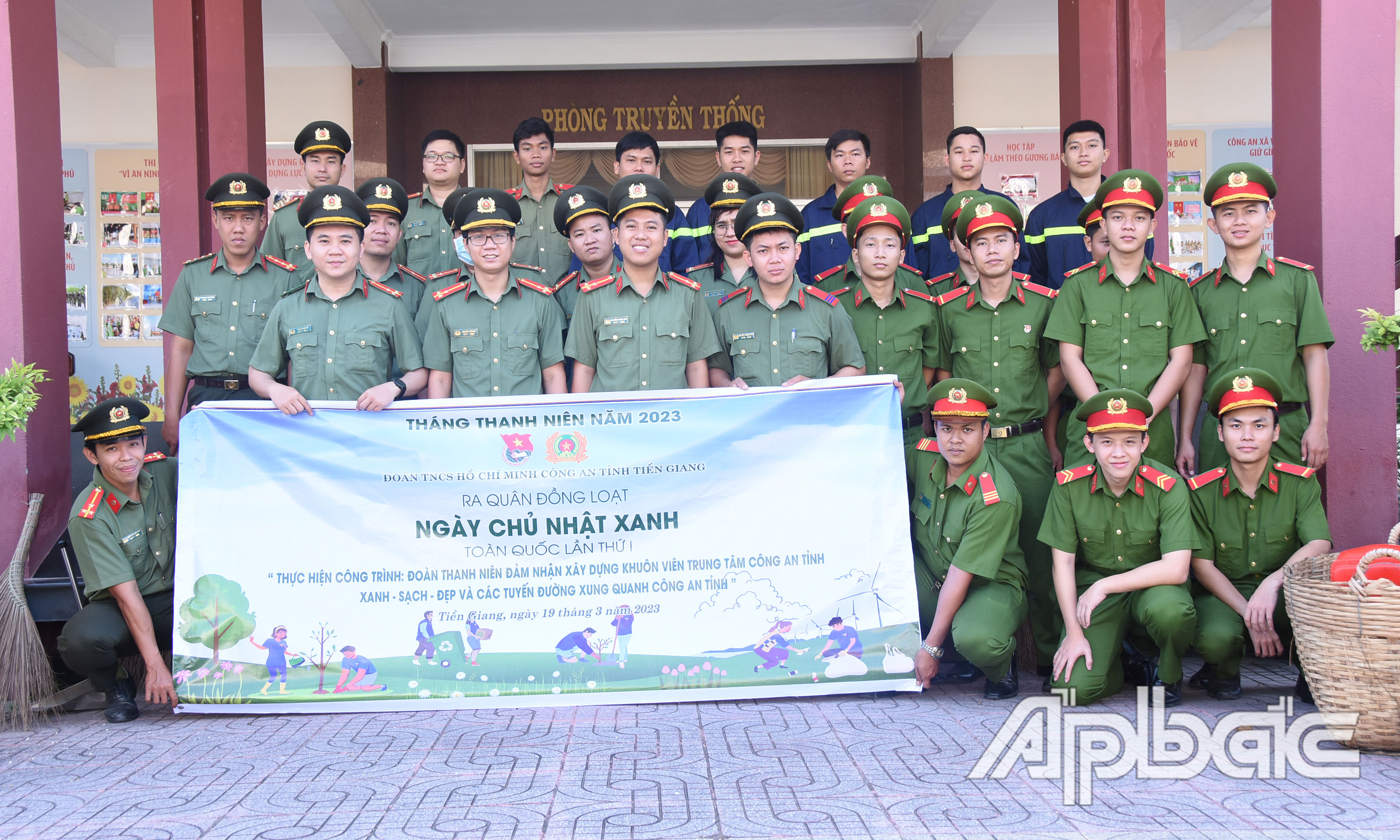 Đoàn Thanh niên Công an tỉnh thực hiện Chương trình “Ngày Chủ nhật xanh”