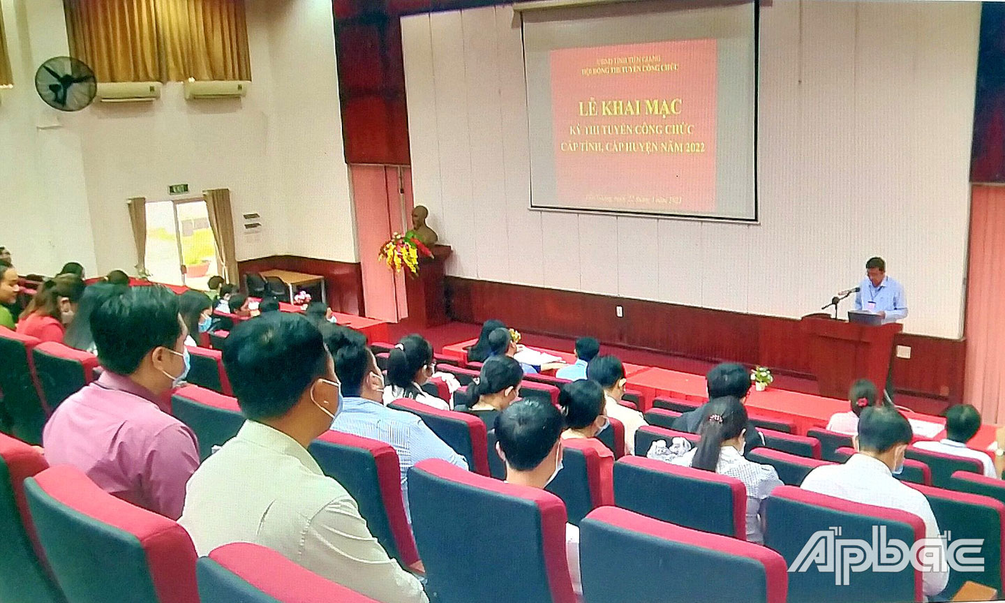 Quang cảnh khai mạc kỳ thi