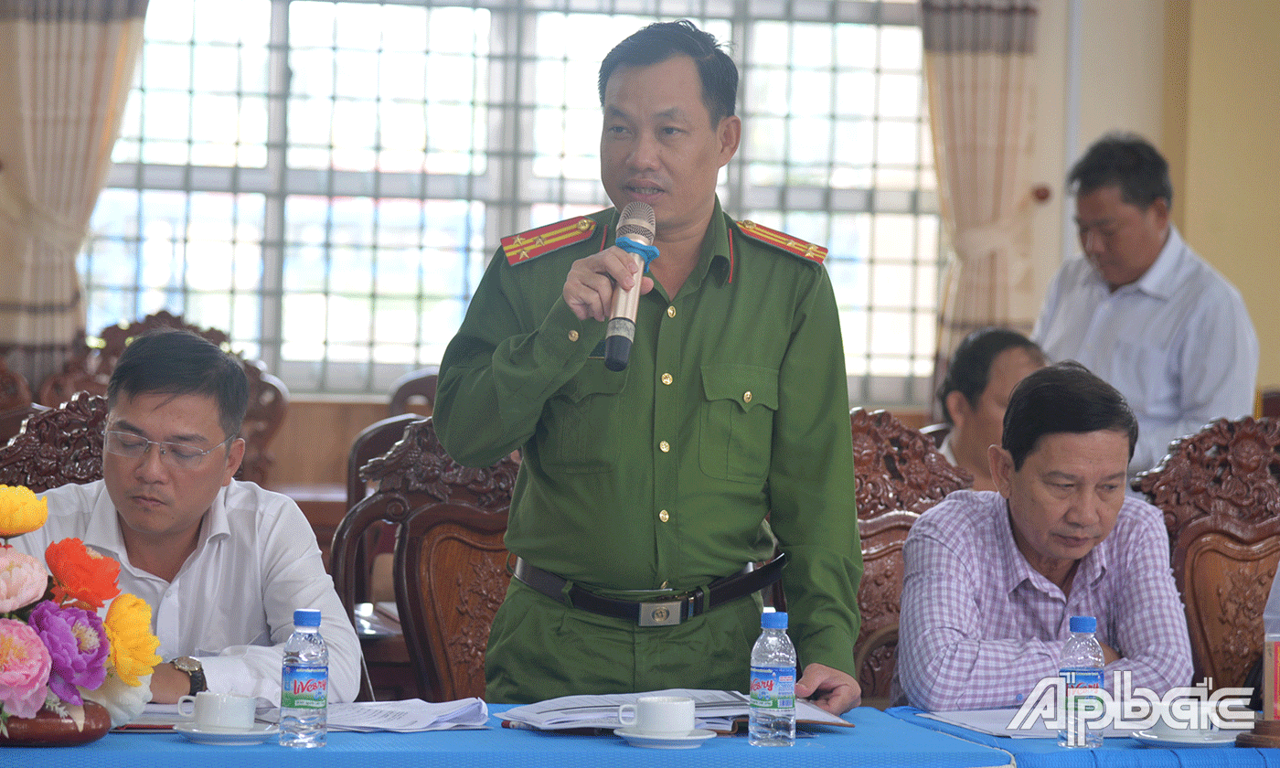 Lãnh đạo Huyện uỷ, UBND huyện, các ngành huyện phát biểu tại buổi làm việc.
