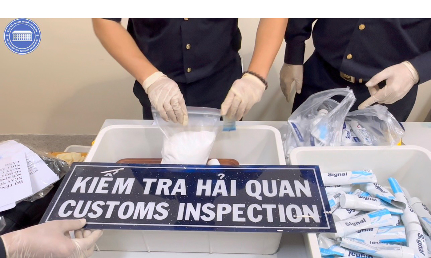 Tang vật liên quan đến vụ 4 tiếp viên hàng không vận chuyển ma túy. Ảnh: Cục Hải quan TP Hồ Chí Minh cung cấp