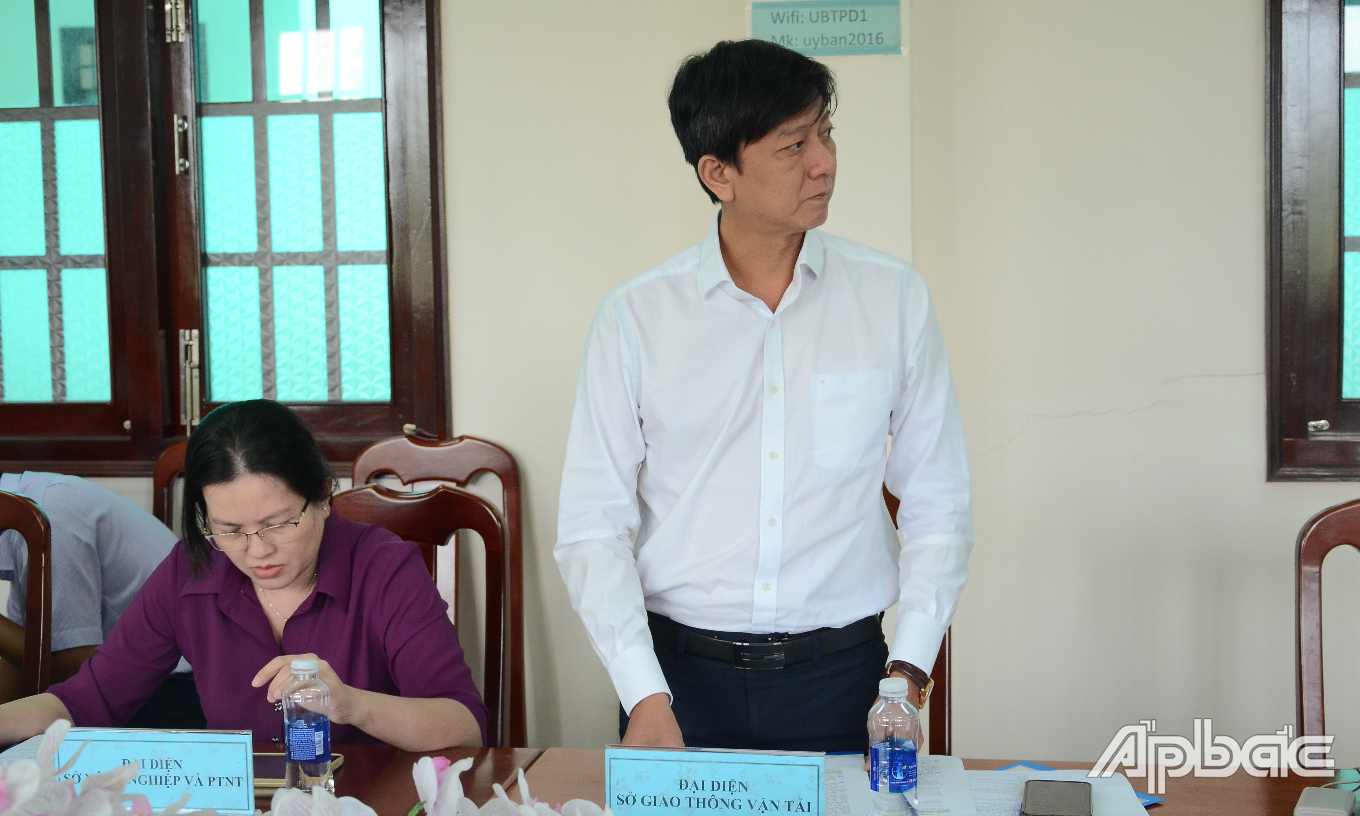 Lãnh đạo các sở, ngành phát biểu ý kiến.