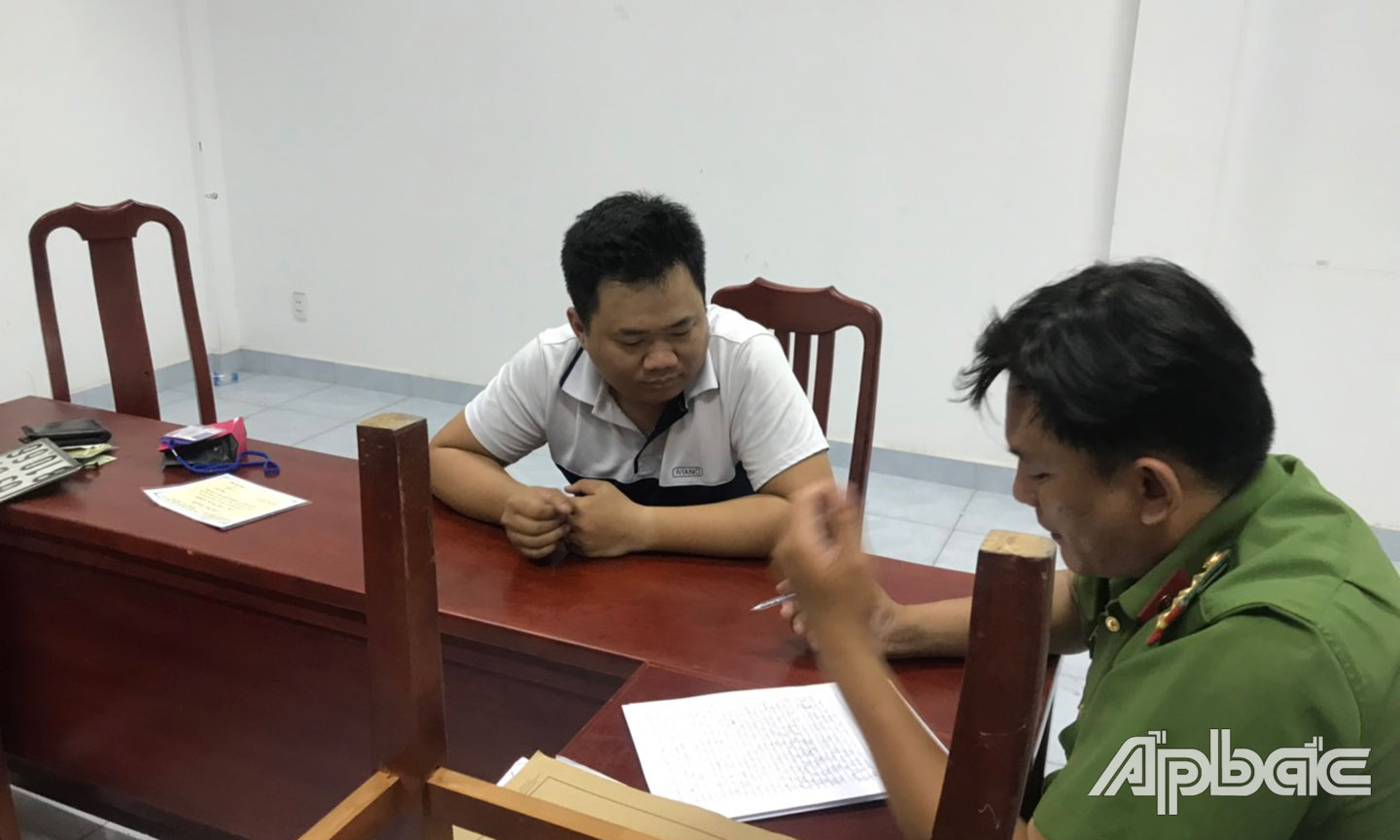 Đối tượng cướp giật tài sản tại cơ quan Công an.