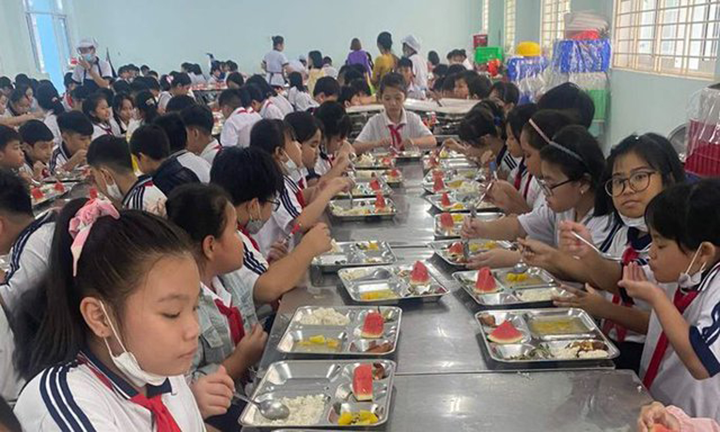 Tăng cường biện pháp bảo đảm an toàn thực phẩm trong trường học.