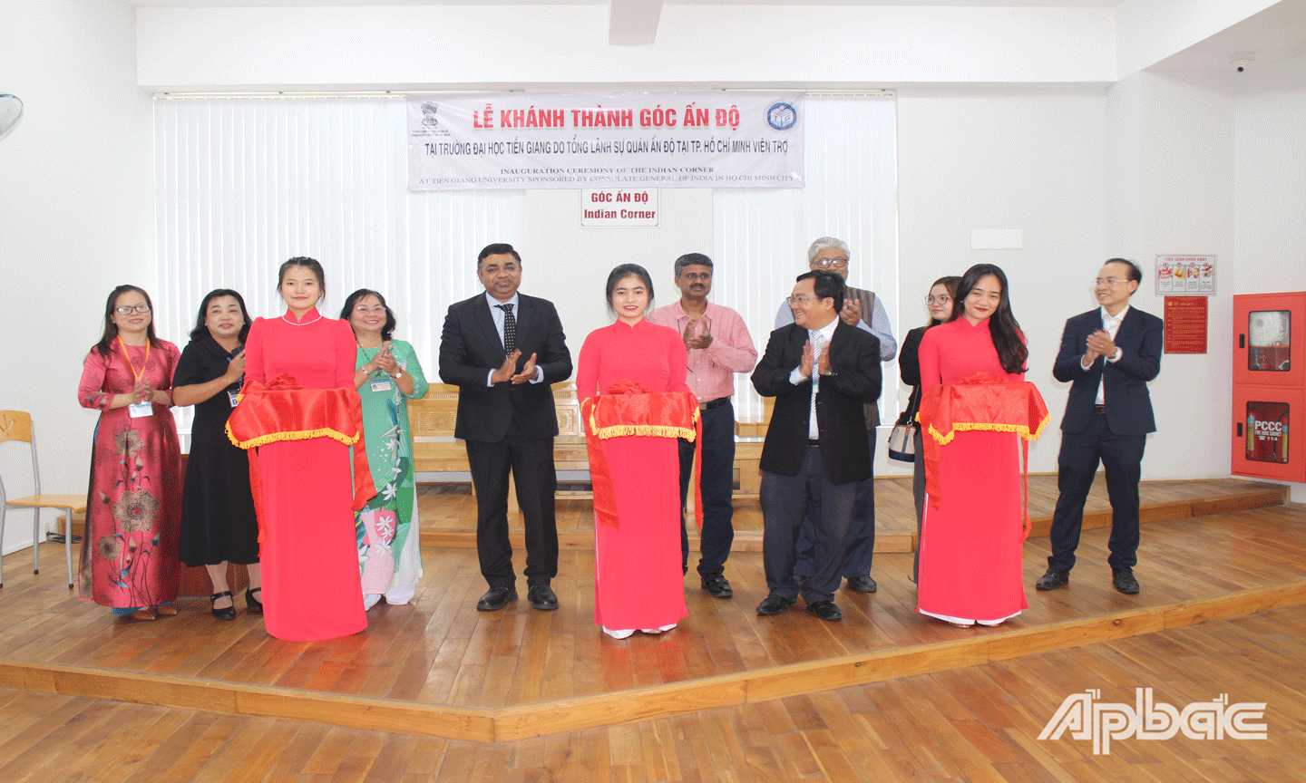 Khánh thành góc Ấn Độ tại thư viện Trường Đại học Tiền Giang. 