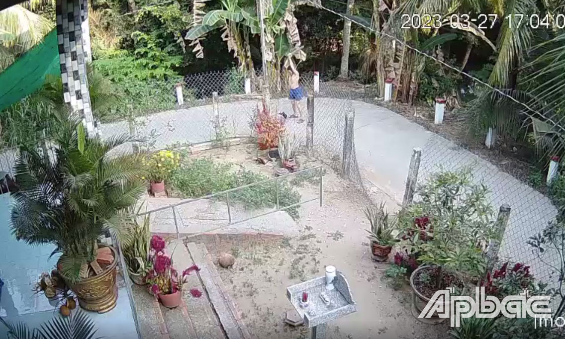 Vụ việc được camera của người dân ghi lại toàn bộ.