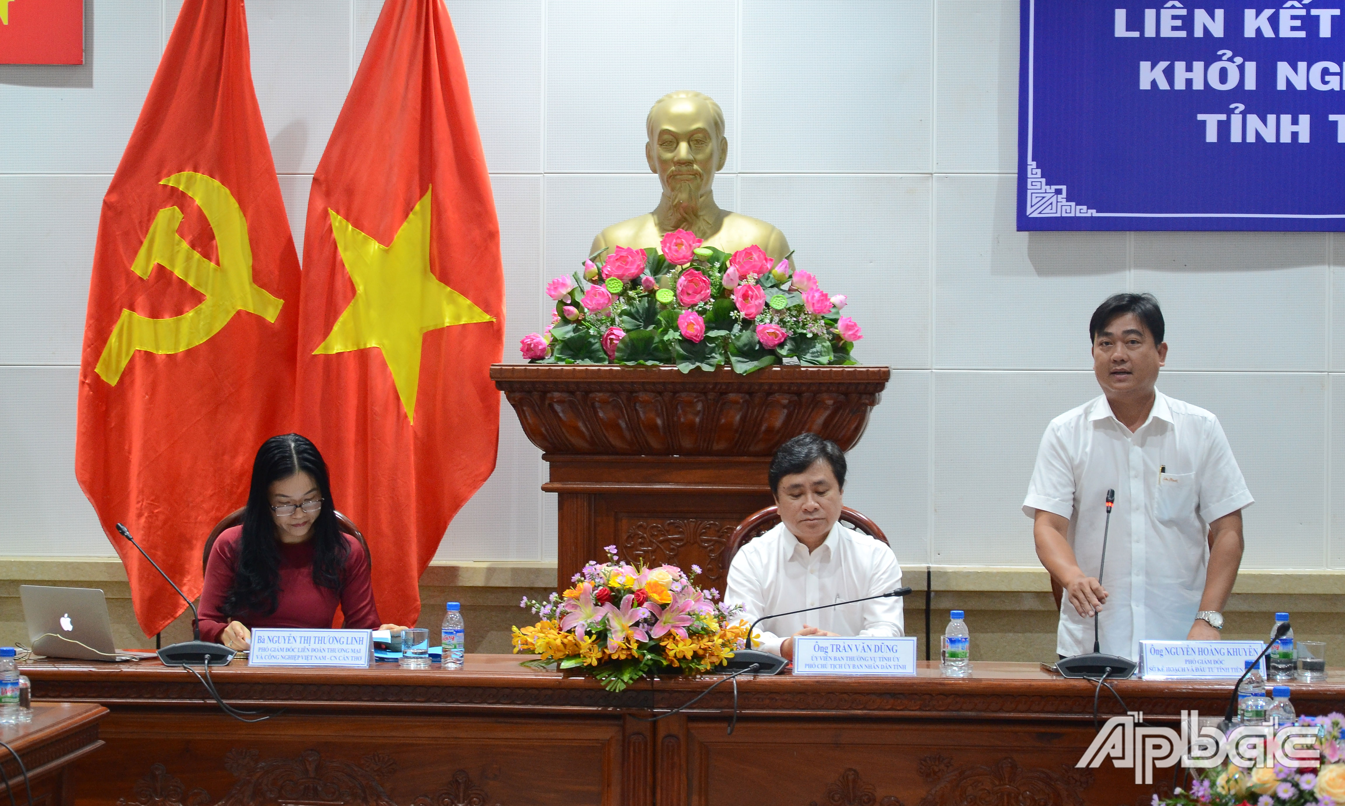 Phó Giám đốc Sở Kế hoạch và Đầu tư Nguyễn Hoàng Khuyên phát biểu tại hội thảo.