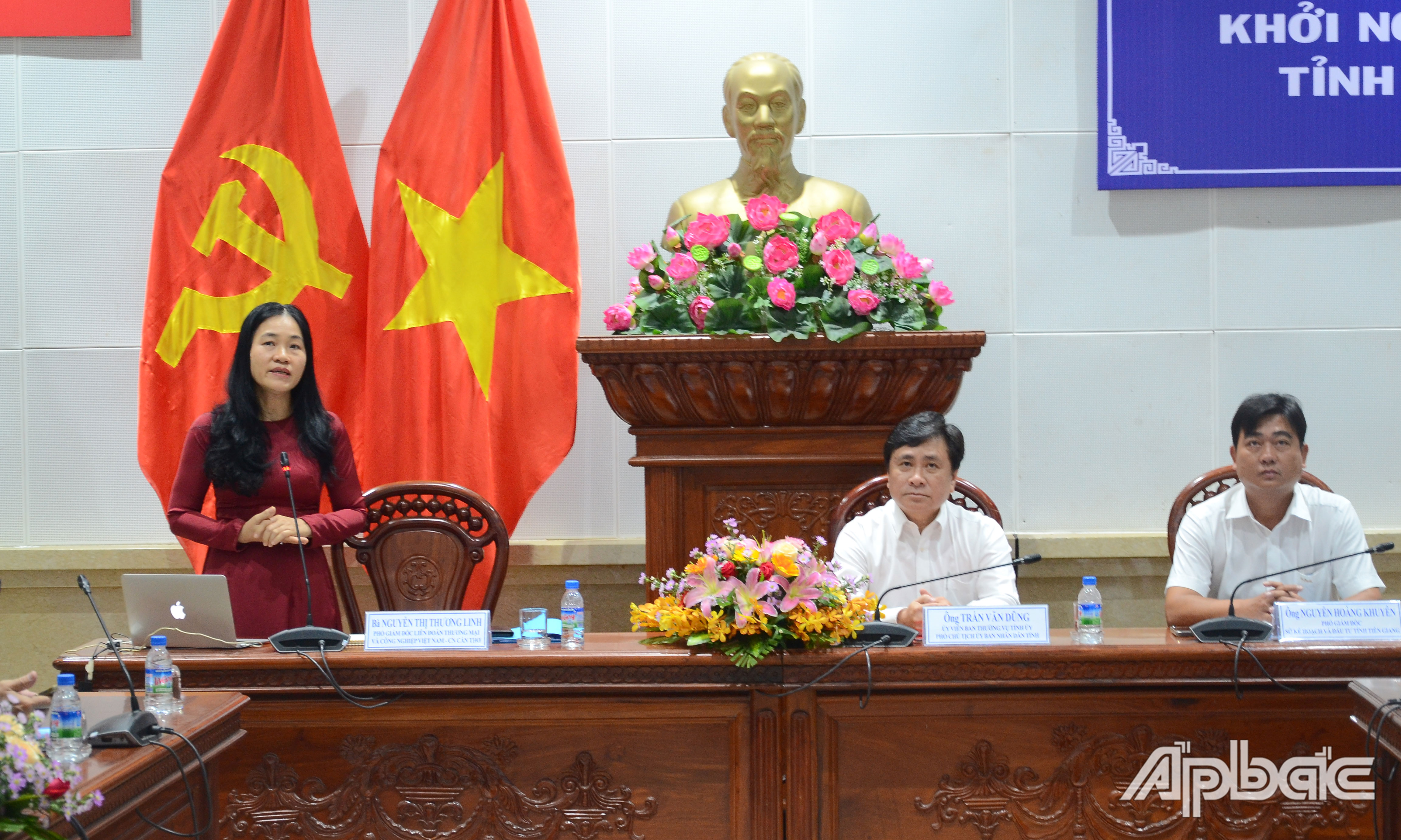 Diễn giả Nguyễn Thị Thương Linh phát biểu tại hội thảo.