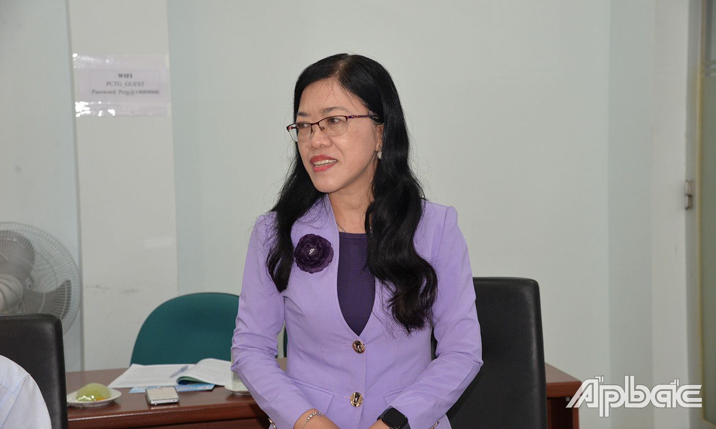 Đại biểu Nguyễn Kim Tuyến phát biểu tại buổi thảo luận tổ