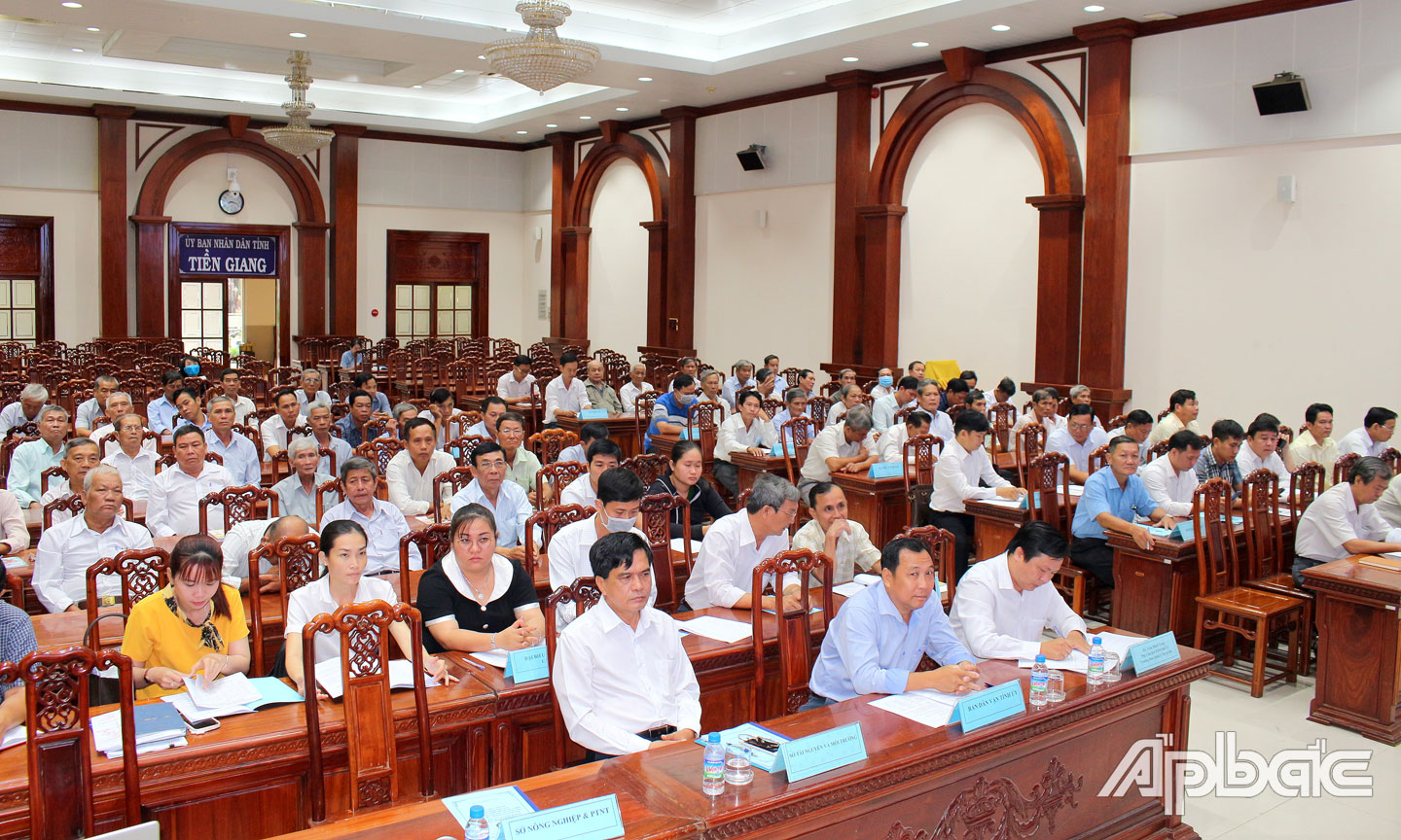Các đại biểu đến tham gia hội thảo.