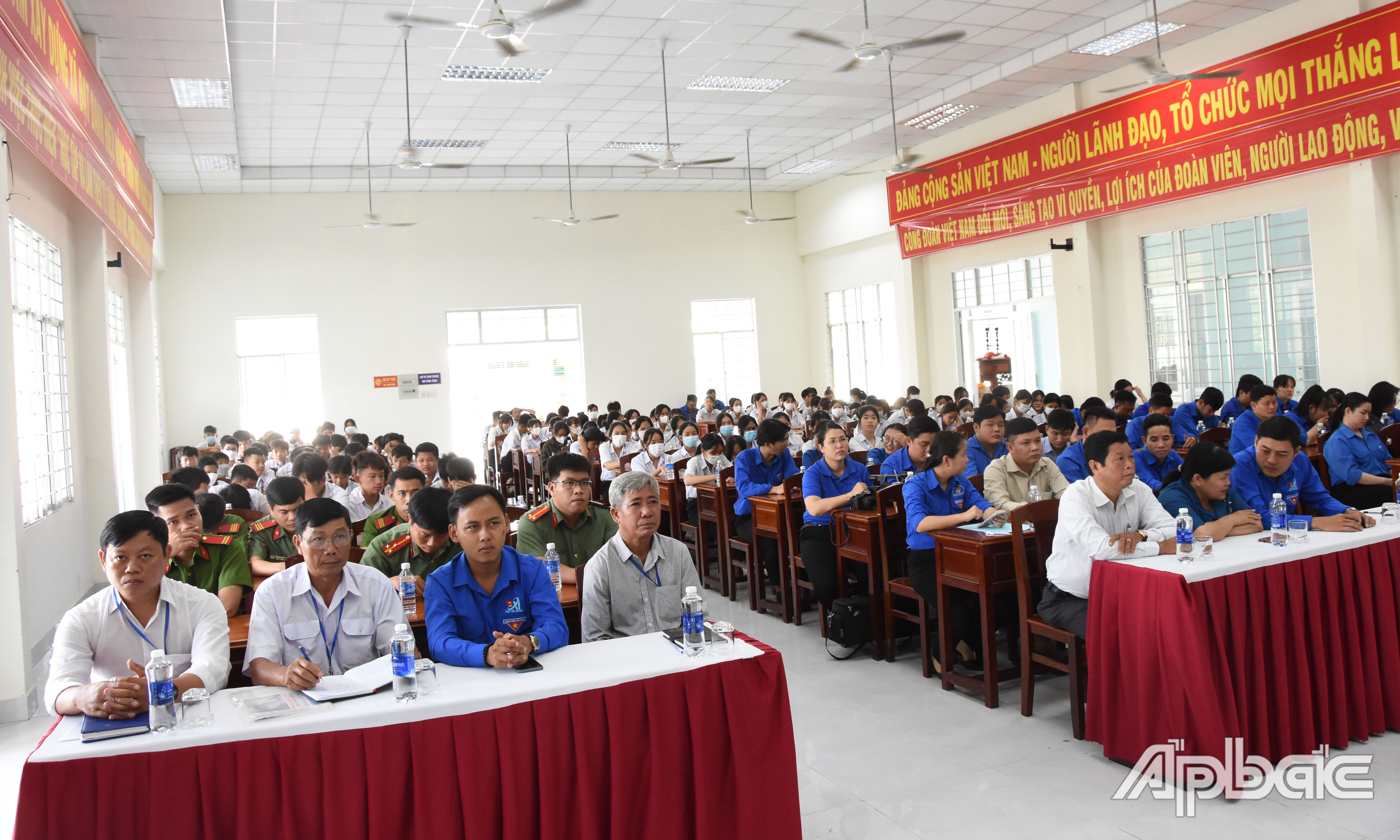 Sinh hoạt truyền thống, chào mừng kỷ niệm 92 năm ngày thành lập Đoàn Thanh niên Cộng sản Hồ Chí Minh.
