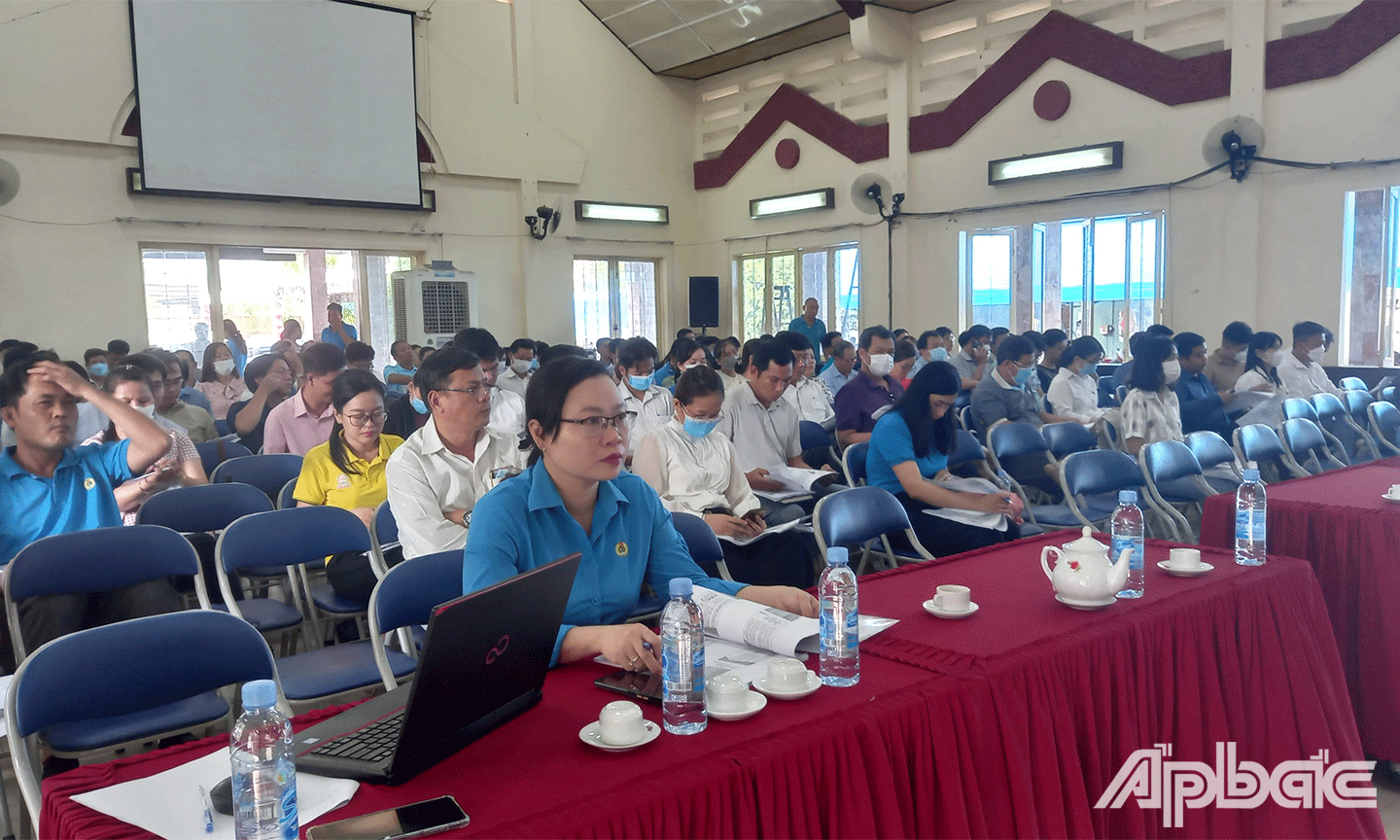 cán bộ Công đoàn cấp trên trực tiếp cơ sở, cán bộ Công đoàn cơ sở, cán bộ phụ trách công tác an toàn vệ sinh lao động, công nhân viên chức lao động tại các cơ quan, đơn vị, doanh nghiệp trong tỉnh.