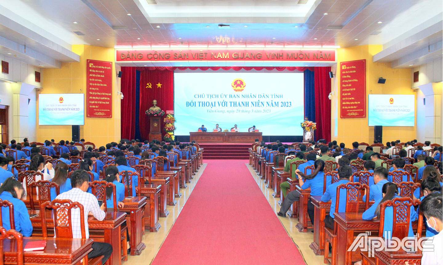 Quang cảnh chương trình đối thoại.